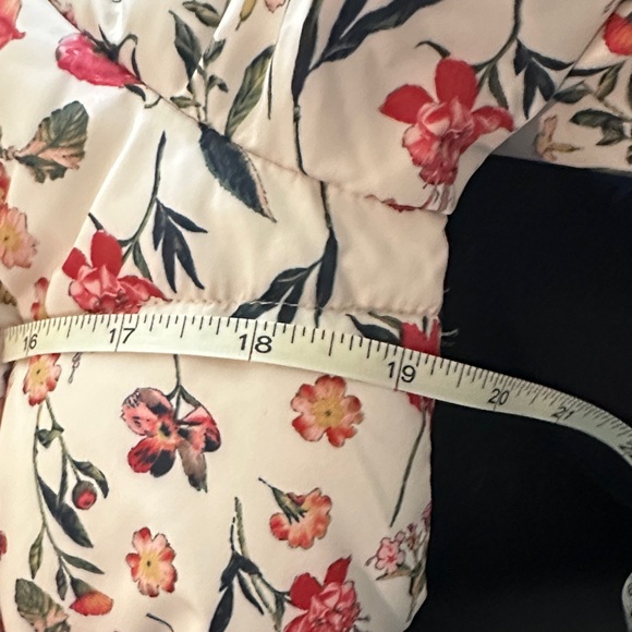 NWOT Eddie Bauer Floral Signature Puffer Jacket - Cream and Red - Picture 11 of 13